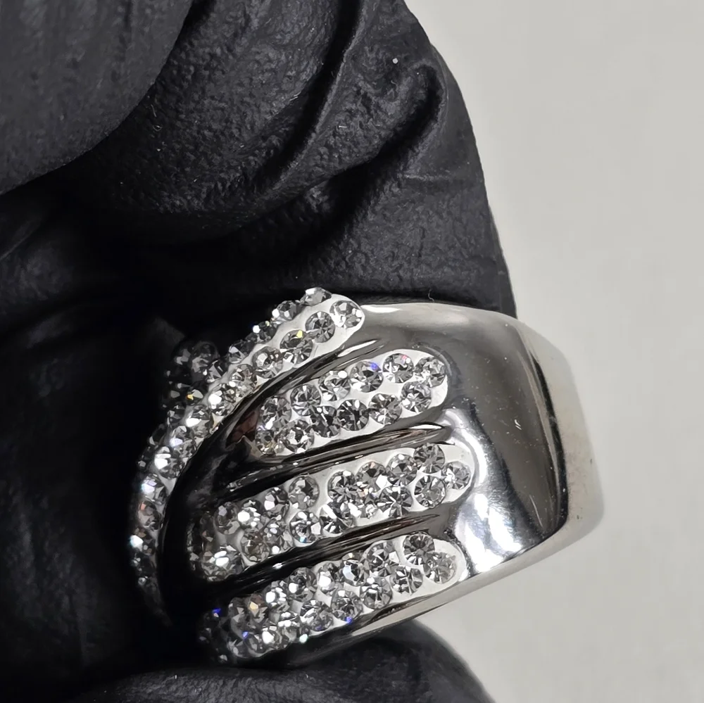 Intricate Sterling Silver 925 Ring with Pavé Gemstones